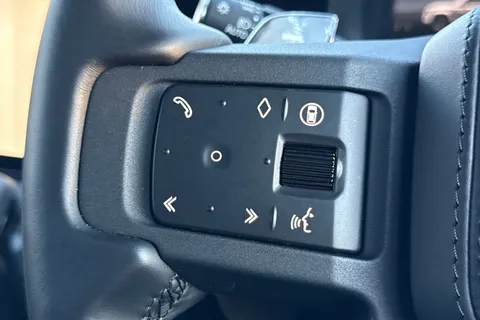 DT25YUW Land Rover Defender 110 4.4 P635 OCTA 5dr Thumbnail #37