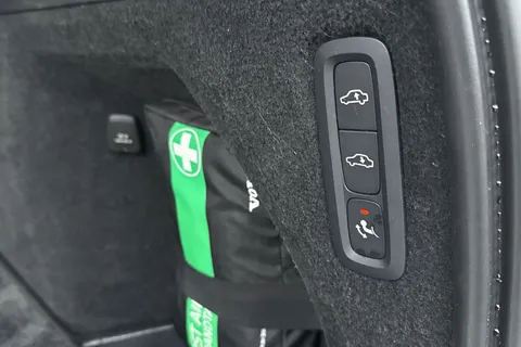 KW21LVF Volvo Xc90 2.0 B5 MHEV R-Design Pro Auto 4WD Euro 6 (s/s) 5dr Thumbnail #39