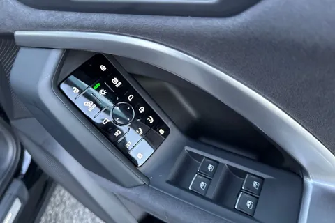  Audi Q5 2.0 TFSI Edition 1 S Tronic quattro Euro 6 (s/s) 5dr Thumbnail #48