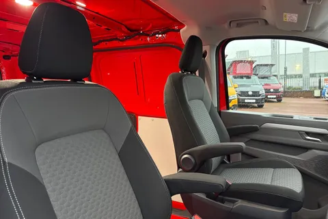 BT75CKX Volkswagen Transporter 2.0 TDI 150 Commerce Pro Van Auto-Tailgate Thumbnail #24