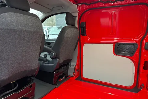 BT75CKX Volkswagen Transporter 2.0 TDI 150 Commerce Pro Van Auto-Tailgate Thumbnail #32