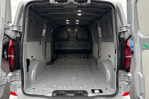 MF75FEO Volkswagen Transporter 2.0 TDI 110 Commerce Pro Van Thumbnail #10