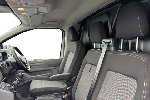 MF75FEO Volkswagen Transporter 2.0 TDI 110 Commerce Pro Van Thumbnail #11