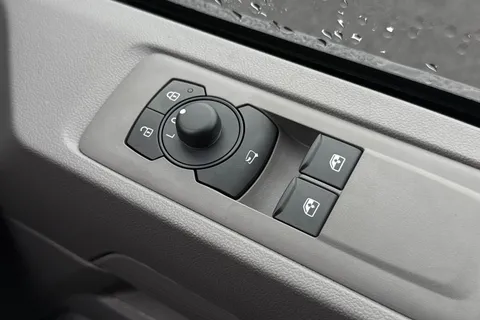 MF75FEO Volkswagen Transporter 2.0 TDI 110 Commerce Pro Van Thumbnail #18