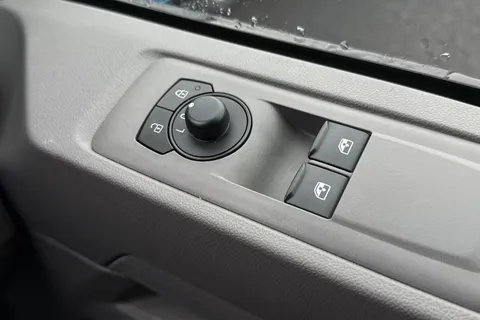 MF25HYT Volkswagen Transporter 2.0 TDI 110 Commerce Plus Van Thumbnail #18