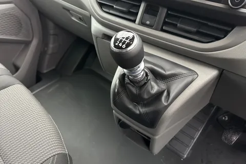 MF75FEO Volkswagen Transporter 2.0 TDI 110 Commerce Pro Van Thumbnail #20