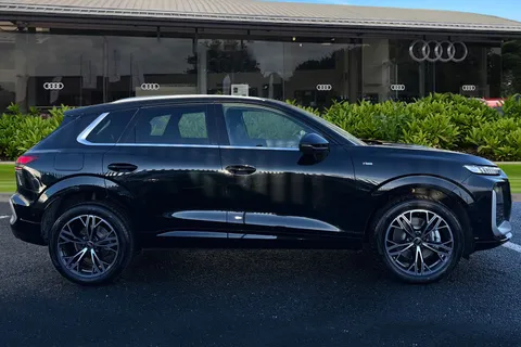  Audi Q3 2.0 TDI S line S Tronic Euro 6 (s/s) 5dr Thumbnail #4