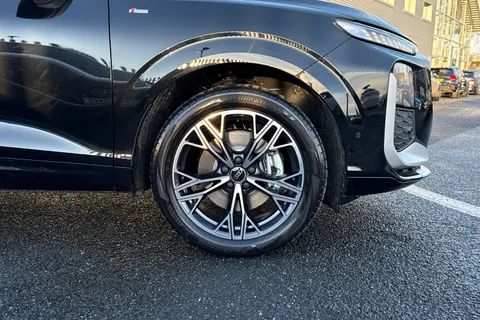  Audi Q3 2.0 TDI S line S Tronic Euro 6 (s/s) 5dr Thumbnail #11