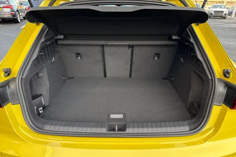  Audi S3 2.0 TFSI Black Edition Sportback S Tronic quattro Euro 6 (s/s) 5dr Thumbnail #7