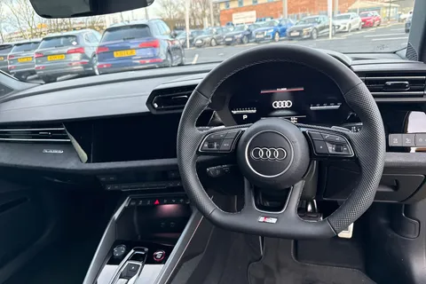  Audi S3 2.0 TFSI Black Edition Sportback S Tronic quattro Euro 6 (s/s) 5dr Thumbnail #18