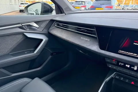  Audi S3 2.0 TFSI Black Edition Sportback S Tronic quattro Euro 6 (s/s) 5dr Thumbnail #20