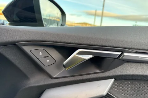  Audi S3 2.0 TFSI Black Edition Sportback S Tronic quattro Euro 6 (s/s) 5dr Thumbnail #21