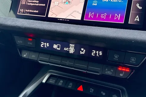  Audi S3 2.0 TFSI Black Edition Sportback S Tronic quattro Euro 6 (s/s) 5dr Thumbnail #22