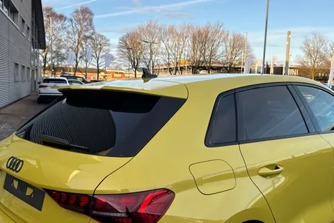  Audi S3 2.0 TFSI Black Edition Sportback S Tronic quattro Euro 6 (s/s) 5dr Thumbnail #31