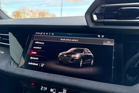  Audi S3 2.0 TFSI Black Edition Sportback S Tronic quattro Euro 6 (s/s) 5dr Thumbnail #59