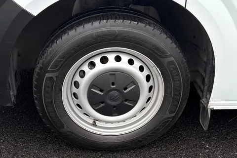 MF25JHL Volkswagen Transporter 2.0 TDI 150 Commerce Plus Van Thumbnail #8