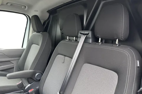 MF25JHL Volkswagen Transporter 2.0 TDI 150 Commerce Plus Van Thumbnail #12