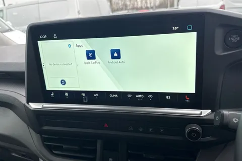 MF75FDM Volkswagen Transporter 2.0 TDI 110 Commerce Pro Van Thumbnail #12