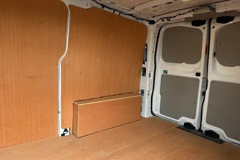 MF25JHL Volkswagen Transporter 2.0 TDI 150 Commerce Plus Van Thumbnail #15