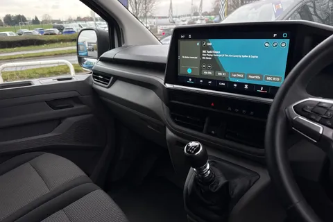 MF25JHL Volkswagen Transporter 2.0 TDI 150 Commerce Plus Van Thumbnail #16