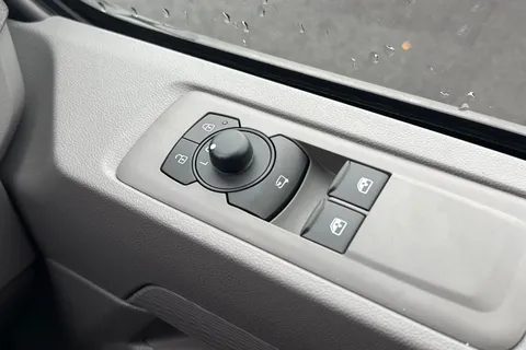 MF75FDM Volkswagen Transporter 2.0 TDI 110 Commerce Pro Van Thumbnail #18