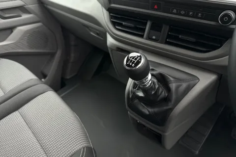 MF75FDM Volkswagen Transporter 2.0 TDI 110 Commerce Pro Van Thumbnail #20