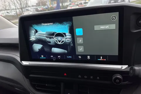 MF25JHL Volkswagen Transporter 2.0 TDI 150 Commerce Plus Van Thumbnail #20