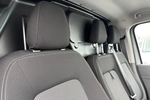 MF75FDM Volkswagen Transporter 2.0 TDI 110 Commerce Pro Van Thumbnail #21