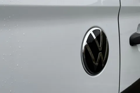 MF25JHL Volkswagen Transporter 2.0 TDI 150 Commerce Plus Van Thumbnail #29