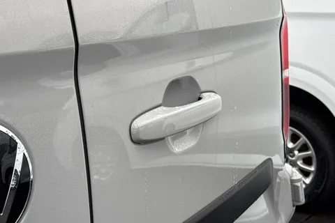 MF75FDM Volkswagen Transporter 2.0 TDI 110 Commerce Pro Van Thumbnail #29