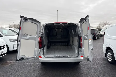 MF75FDM Volkswagen Transporter 2.0 TDI 110 Commerce Pro Van Thumbnail #32