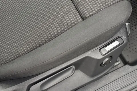 HG74JFX Volkswagen Caddy 2.0 TDI 102PS Commerce Pro Van [Tech Pack] Thumbnail #34