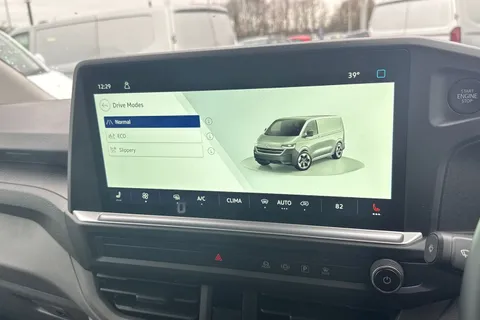 MF75FDM Volkswagen Transporter 2.0 TDI 110 Commerce Pro Van Thumbnail #37