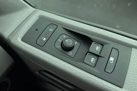 MA24FVL Volkswagen Transporter 2.0TDI 150ps T28 Highline BMT SWB * Alloy Wheels - Heated Screen * Thumbnail #18