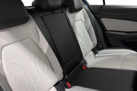 KM75BUV Volkswagen Golf 1.5 TSI 204 Style eHybrid 5dr DSG Thumbnail #9