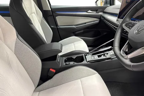KM75BVX Volkswagen Golf 1.5 TSI 204 Style eHybrid 5dr DSG Thumbnail #11