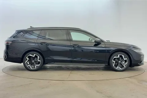 KP75LNN Volkswagen Passat 1.5 eTSI R-Line 5dr DSG Thumbnail #4