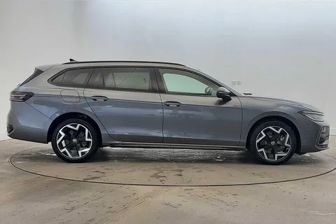 GL75EWA Volkswagen Passat 1.5 TSI eHybrid R-Line 5dr DSG Thumbnail #4