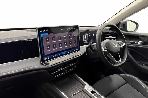 DF25FTJ Volkswagen Passat 1.5 TSI eHybrid Life 5dr DSG, **PAN ROOF, DRIVER ASSISTANCE PACK** Thumbnail #2