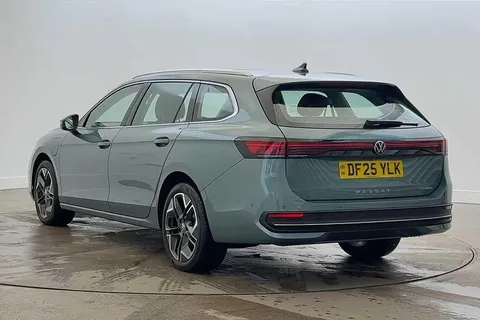 DF25YLK Volkswagen Passat 1.5 TSI eHybrid Life 5dr DSG, **TOW BAR, PAN ROOF, 18 INCH YORK ALLOYS** Thumbnail #3