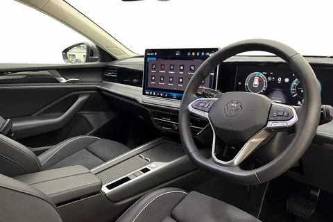 DF25FTJ Volkswagen Passat 1.5 TSI eHybrid Life 5dr DSG, **PAN ROOF, DRIVER ASSISTANCE PACK** Thumbnail #6