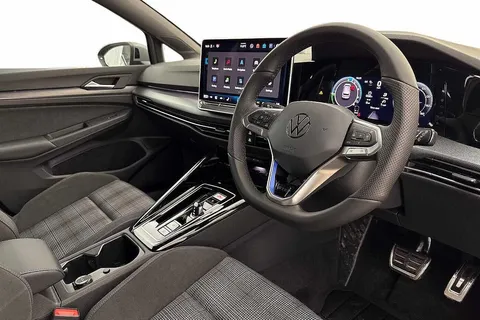 KM75BPV Volkswagen Golf 1.5 TSI 272 GTE eHybrid 5dr DSG **VAT QUALIFYING** Thumbnail #6