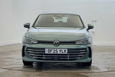 DF25YLK Volkswagen Passat 1.5 TSI eHybrid Life 5dr DSG, **TOW BAR, PAN ROOF, 18 INCH YORK ALLOYS** Thumbnail #7