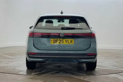 DF25YLK Volkswagen Passat 1.5 TSI eHybrid Life 5dr DSG, **TOW BAR, PAN ROOF, 18 INCH YORK ALLOYS** Thumbnail #8