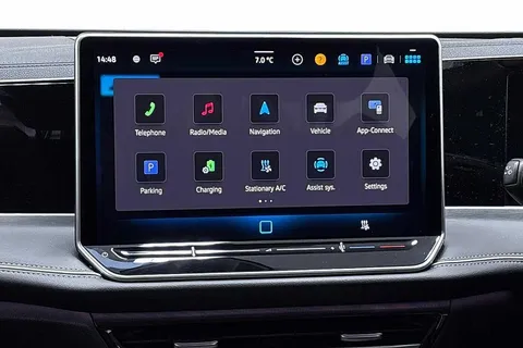 DF25YLK Volkswagen Passat 1.5 TSI eHybrid Life 5dr DSG, **TOW BAR, PAN ROOF, 18 INCH YORK ALLOYS** Thumbnail #12