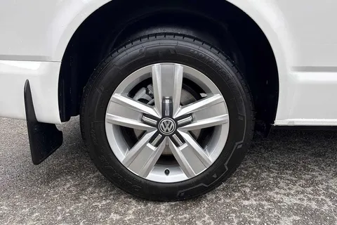 PK74OBM Volkswagen Transporter T30 Panel van Highline SWB 204 PS 2.0 TDI 7sp DSG Thumbnail #23