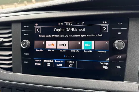 PK74OAL Volkswagen Transporter T28 Panel van Highline SWB 110 PS 2.0 TDI 5sp Manual Thumbnail #33