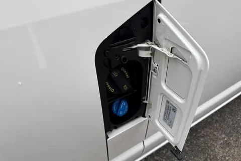 PK74OBM Volkswagen Transporter T30 Panel van Highline SWB 204 PS 2.0 TDI 7sp DSG Thumbnail #40