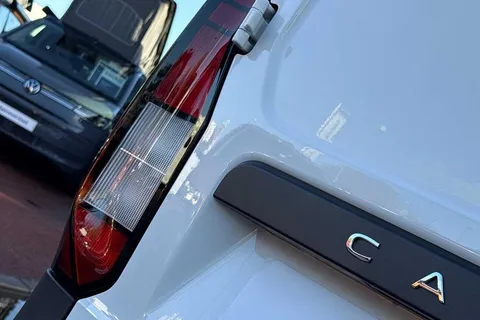 PJ75LEF Volkswagen Caddy 2.0 TDI 102PS Commerce Van [Business/Tech Pack] Thumbnail #32