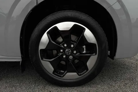 BT75CHH Volkswagen Transporter 2.0 TDI 150 Commerce Pro Van Auto Thumbnail #6